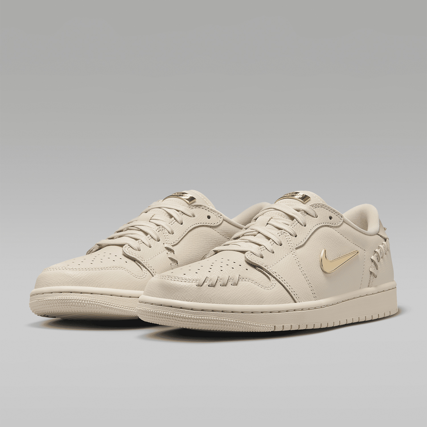 Nike Authentic Air Jordan 1 MM - Women'S Shoes Nike Jordan ulasan dan harga